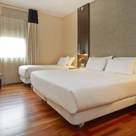 Отель Nh Eixample 3*