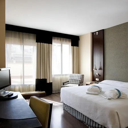 Nh Eixample מלון