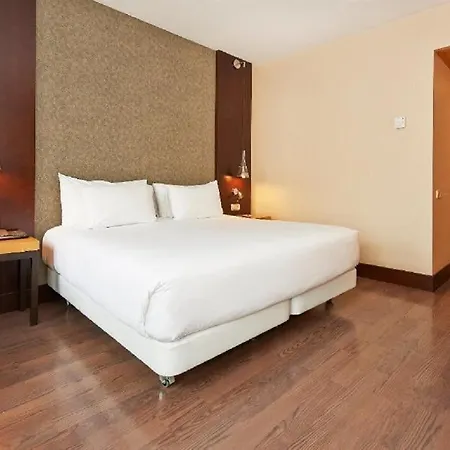 Nh Eixample 3* ברצלונה